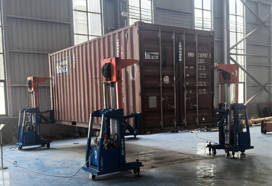 12臺集裝箱裝卸機(jī)出口美國前廠內(nèi)試驗(yàn)